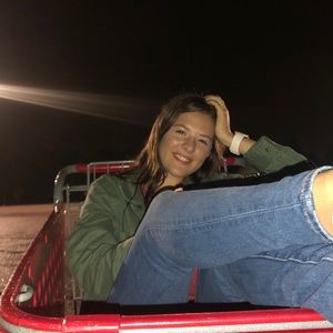 Meet your Posher, Becca